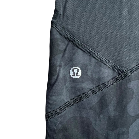 Lululemon Black Camo Base Pace High-Rise Cropped Leggings 22" Size 4 - Picture 7 of 8